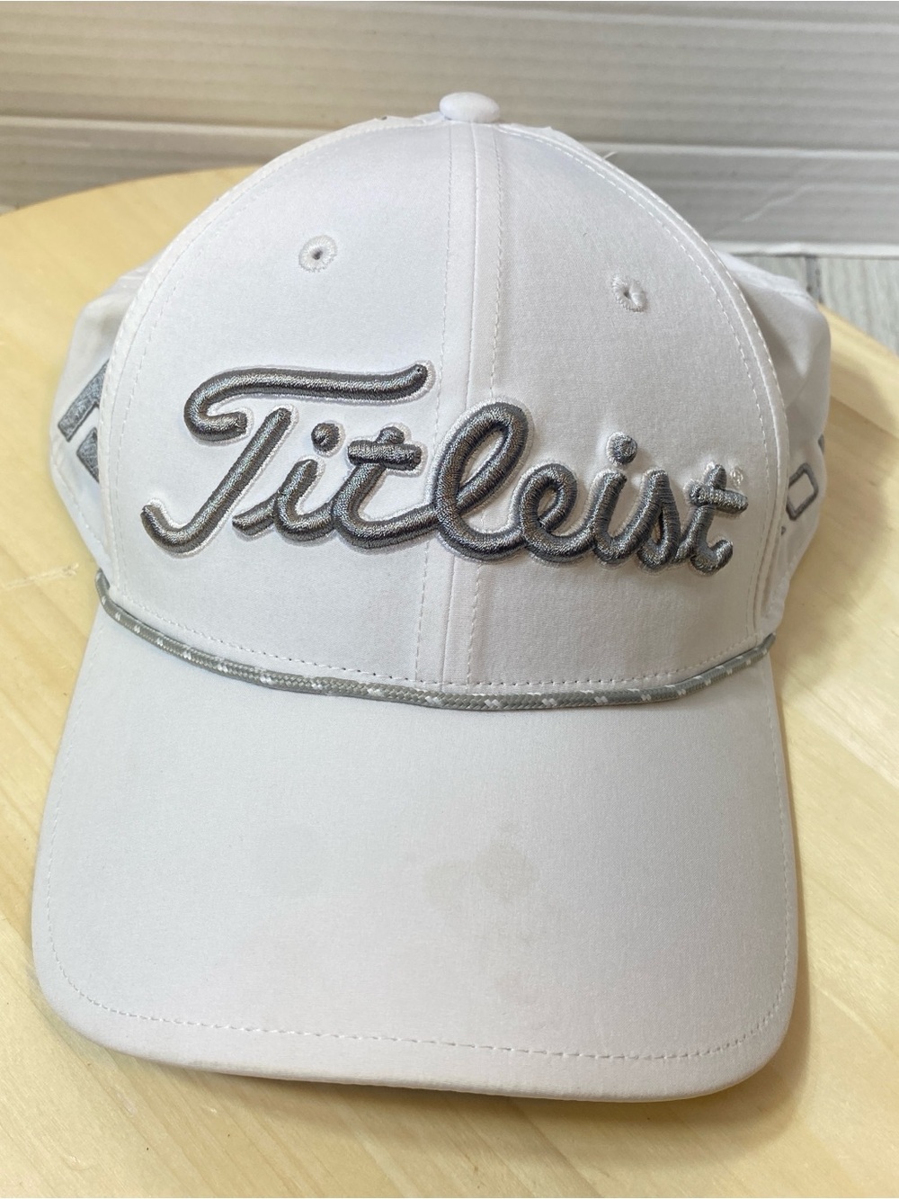Titleist Golf Men's Tour Breezer Adjustable Cap Hat White/Grey NWT!

Please note